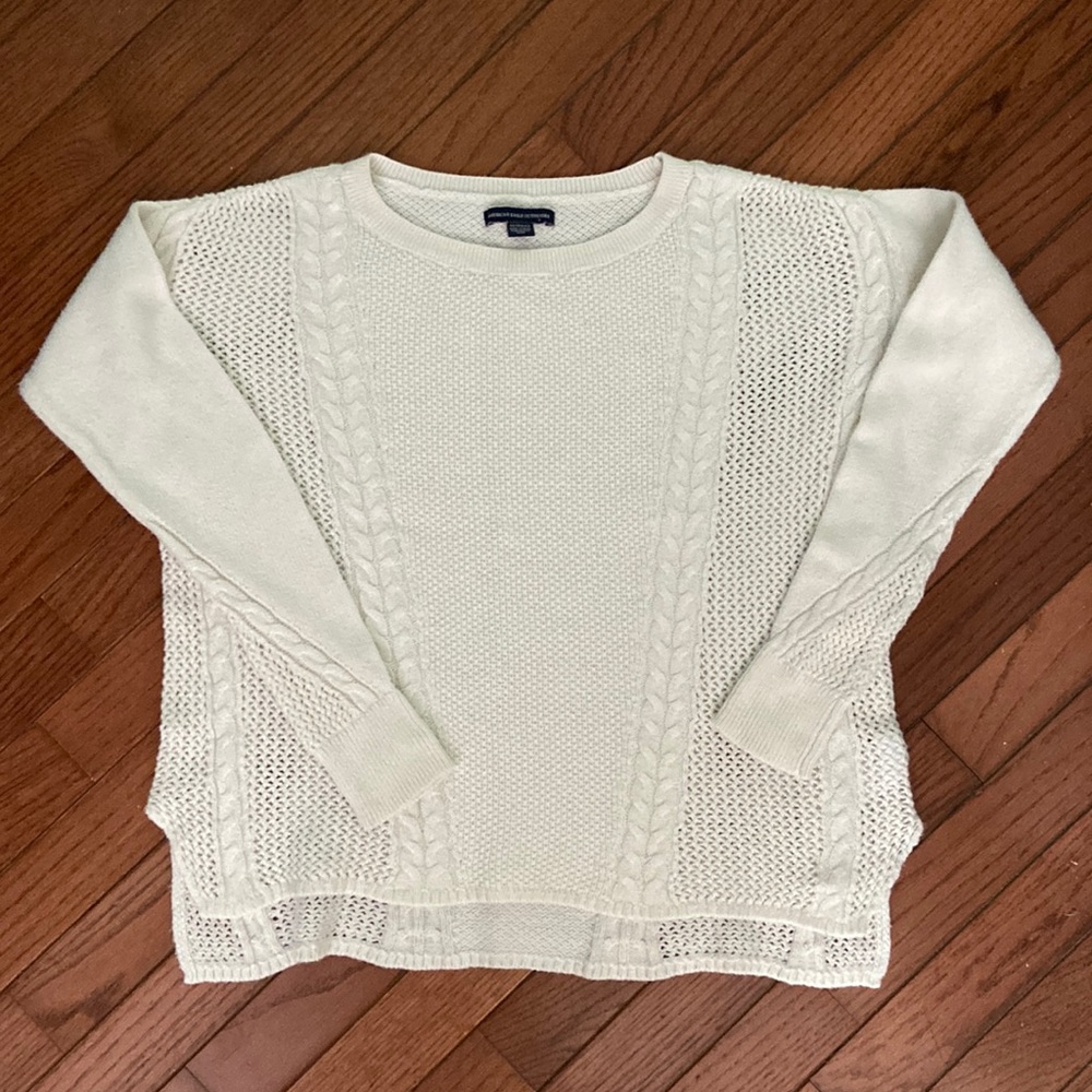 BARELY WORN American Eagle Sweater | XS | White | Knit | Crochet | Womens | Fall